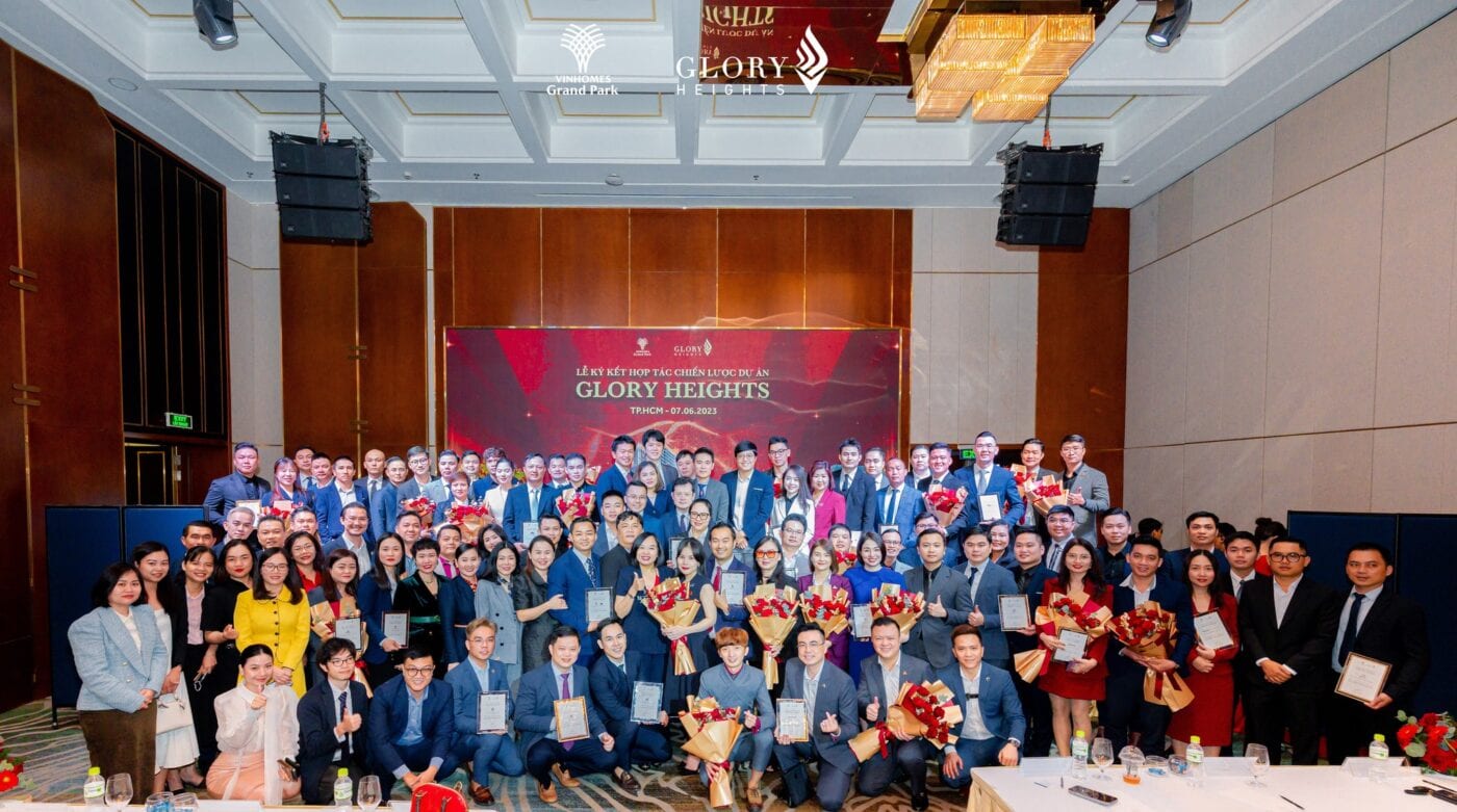 Đội ngũ chuyên viên tư vấn dự án Glory Heights Vinhomes Grand Park.