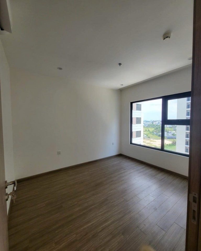 Phòng ngủ căn hộ The Rainbow Vinhomes Quận 9 bàn giao cơ bản sạch đẹp.