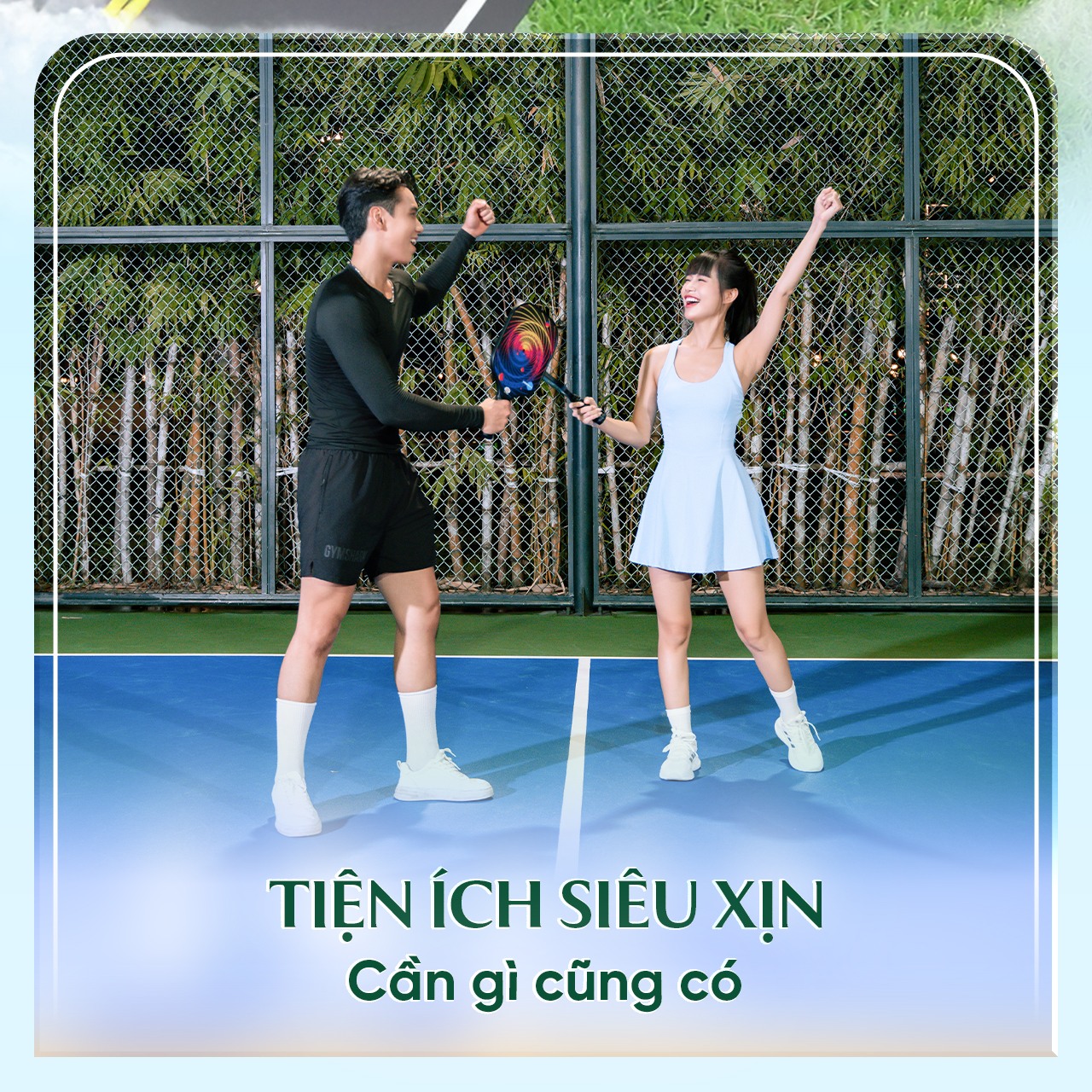 Cư dân chơi thể thao tại sân tập nội khu hiện đại của Vinhomes Green City.